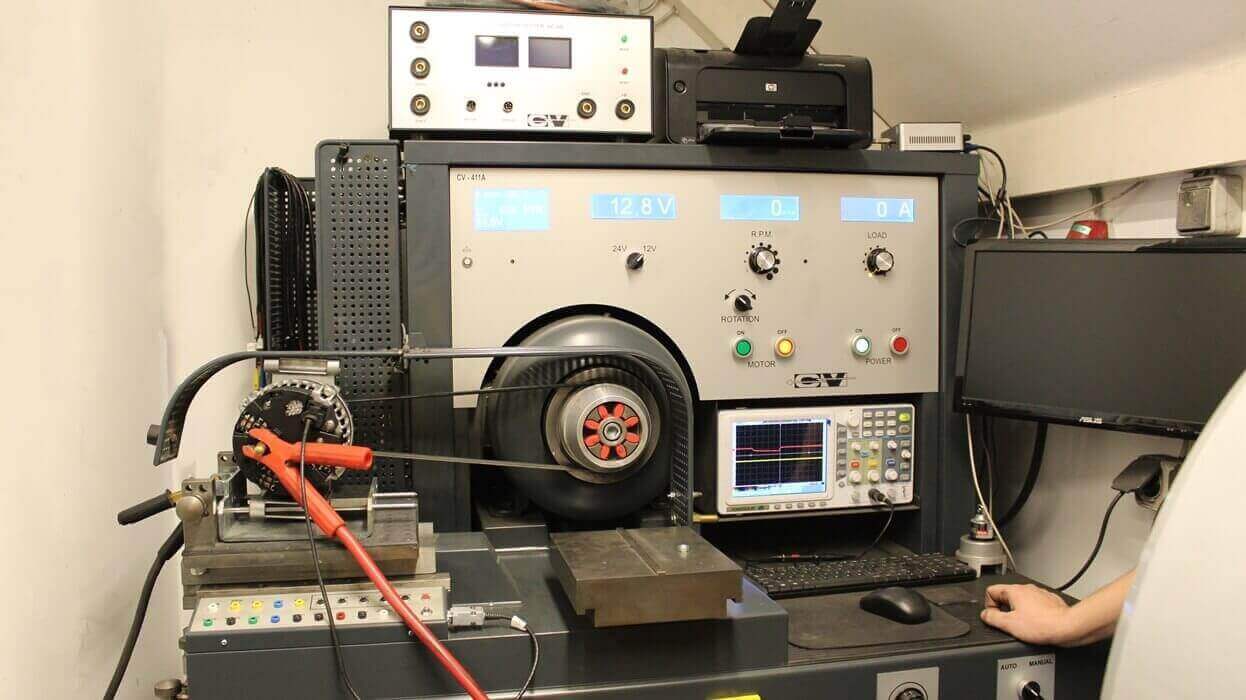 Lichtmaschine auf dem Motoplat-CV-411-Prüfstand